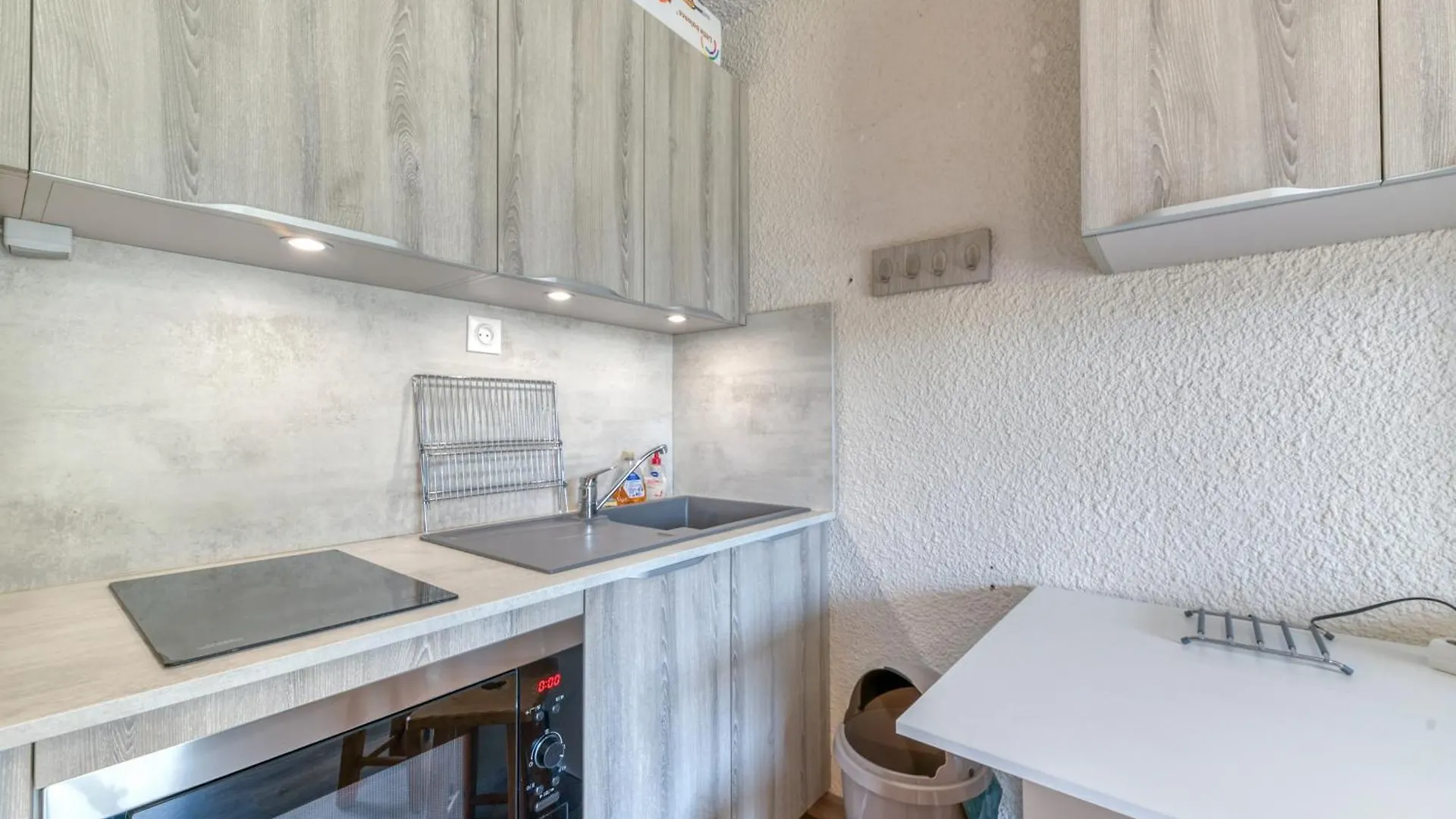 Studio Equipe Avec Balcon Ferme La Morte