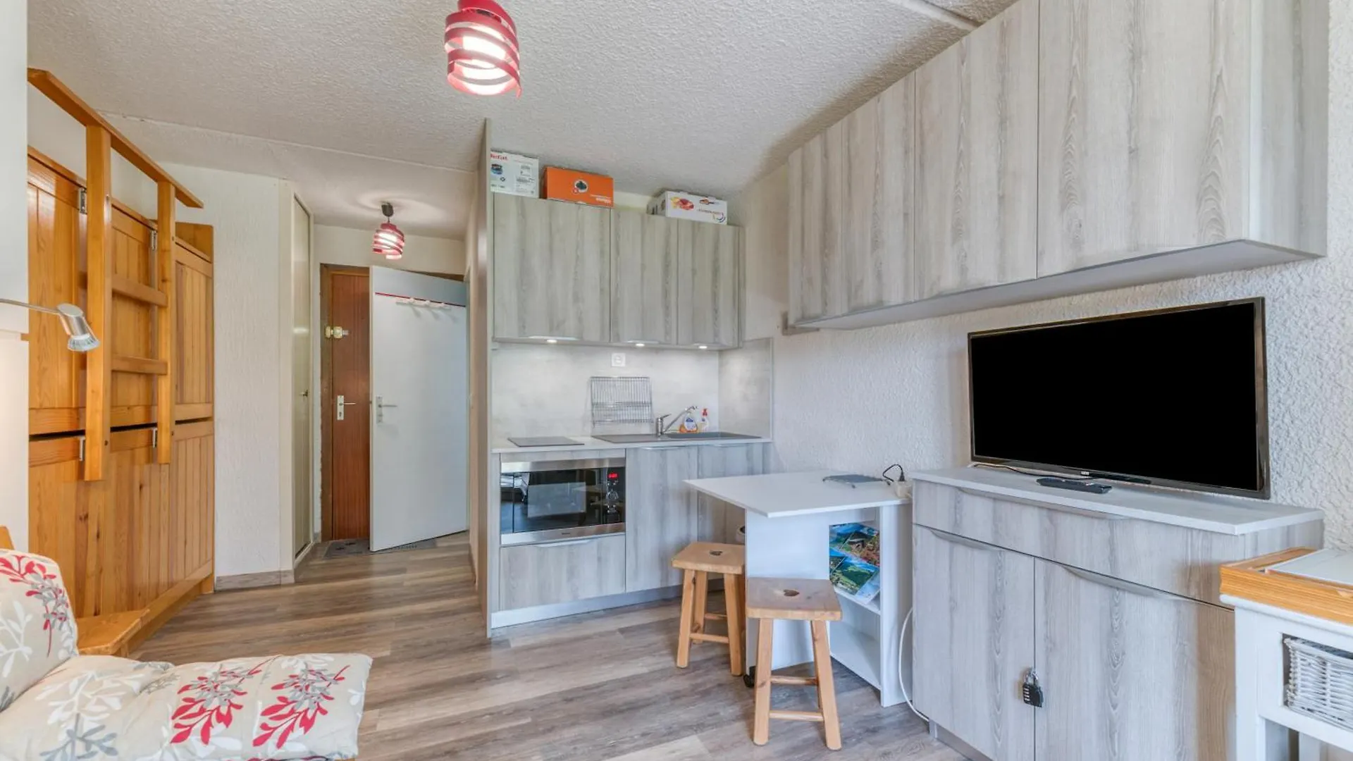 Studio Equipe Avec Balcon Ferme La Morte Франция